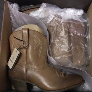 Brand new never been worn Ariat Boots.